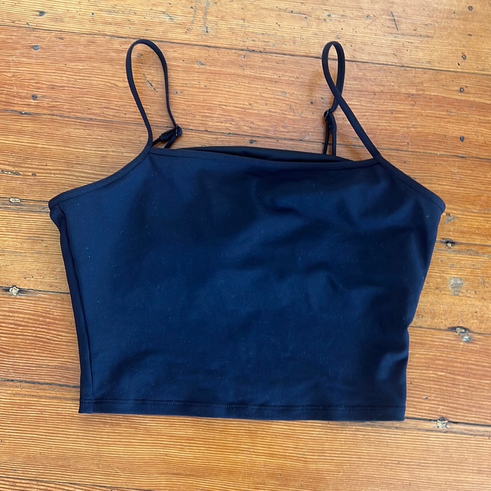alo yoga admire black tank. Small.